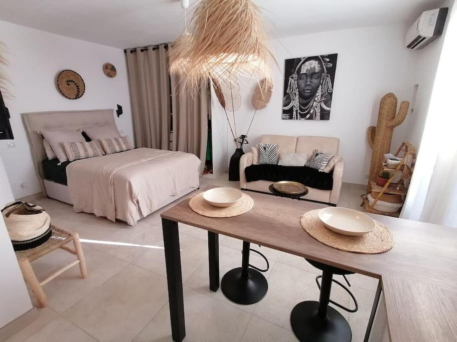 Superbe Studio Ethnique Apartment Hyeres Exterior photo